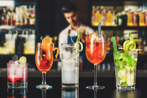 Cocktails célèbres – Un voyage rafraîchissant et un peu déjanté
